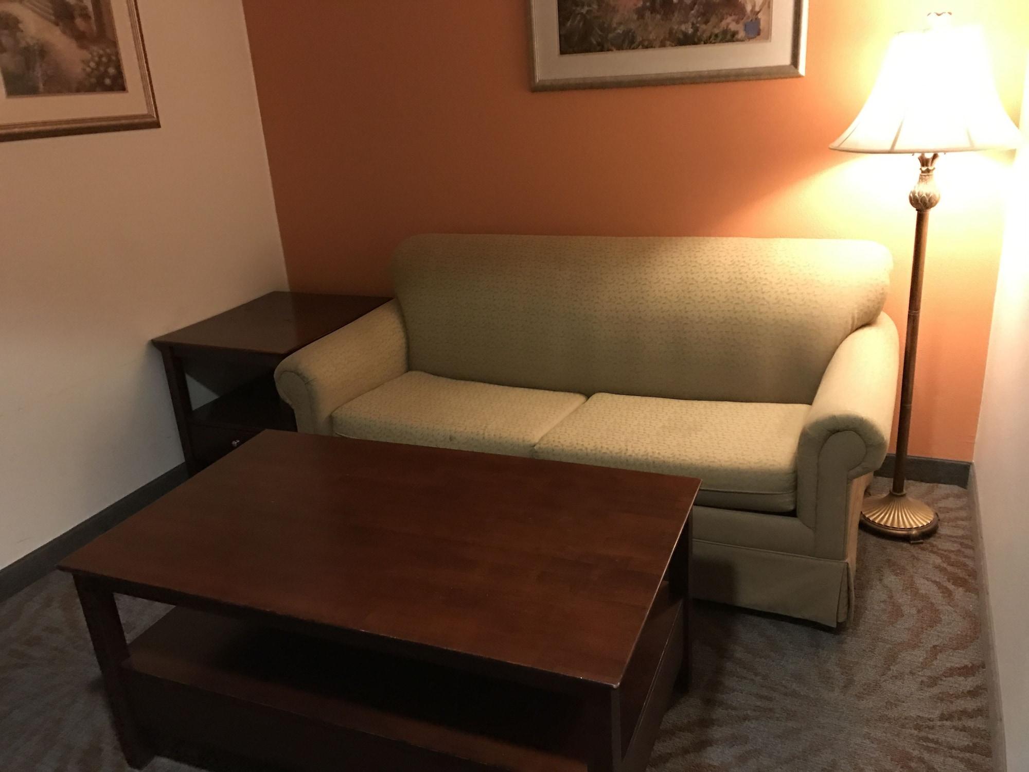 Super 8 By Wyndham West Hotel