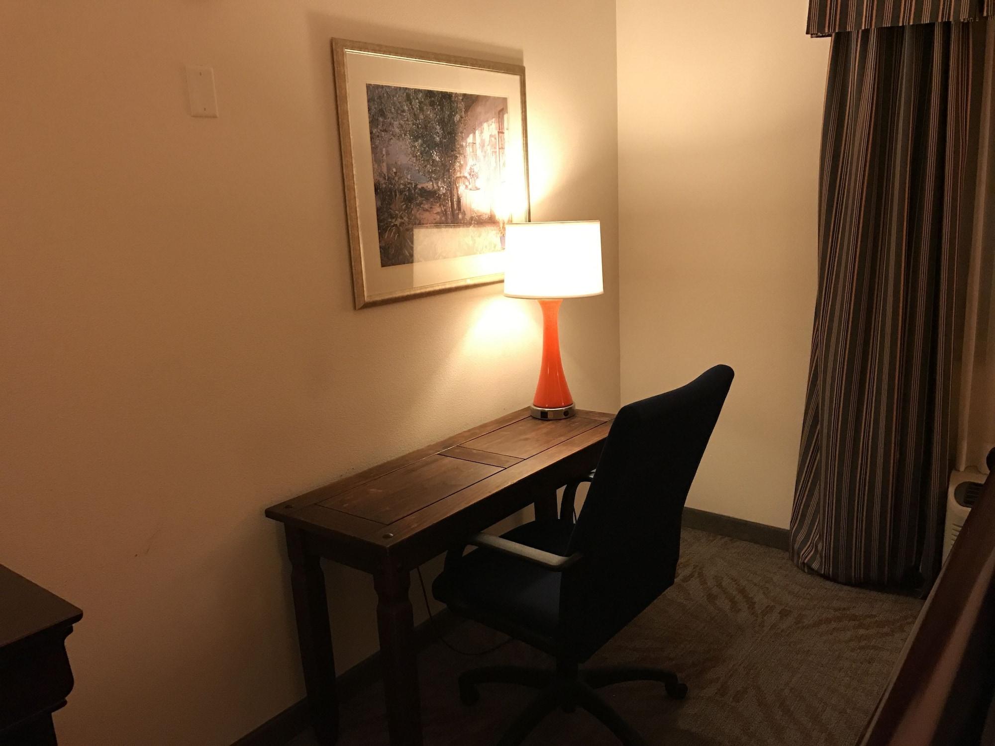 Super 8 By Wyndham West